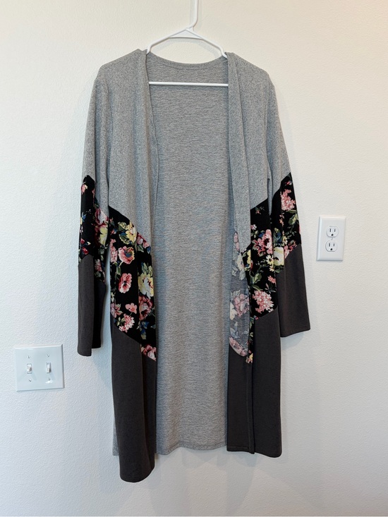 Emery Rose Sweaters - Grey & Floral Open-Front Long Cardigan